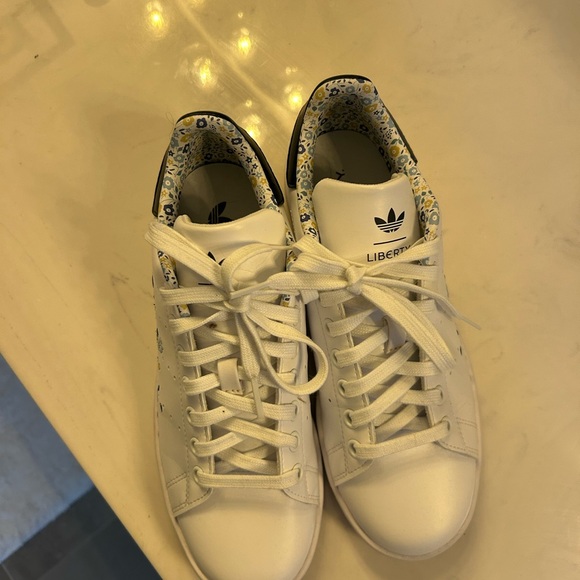 adidas White Floral Stan Smith Sneakers with Blue and Yellow Accents - Picture 4 of 5